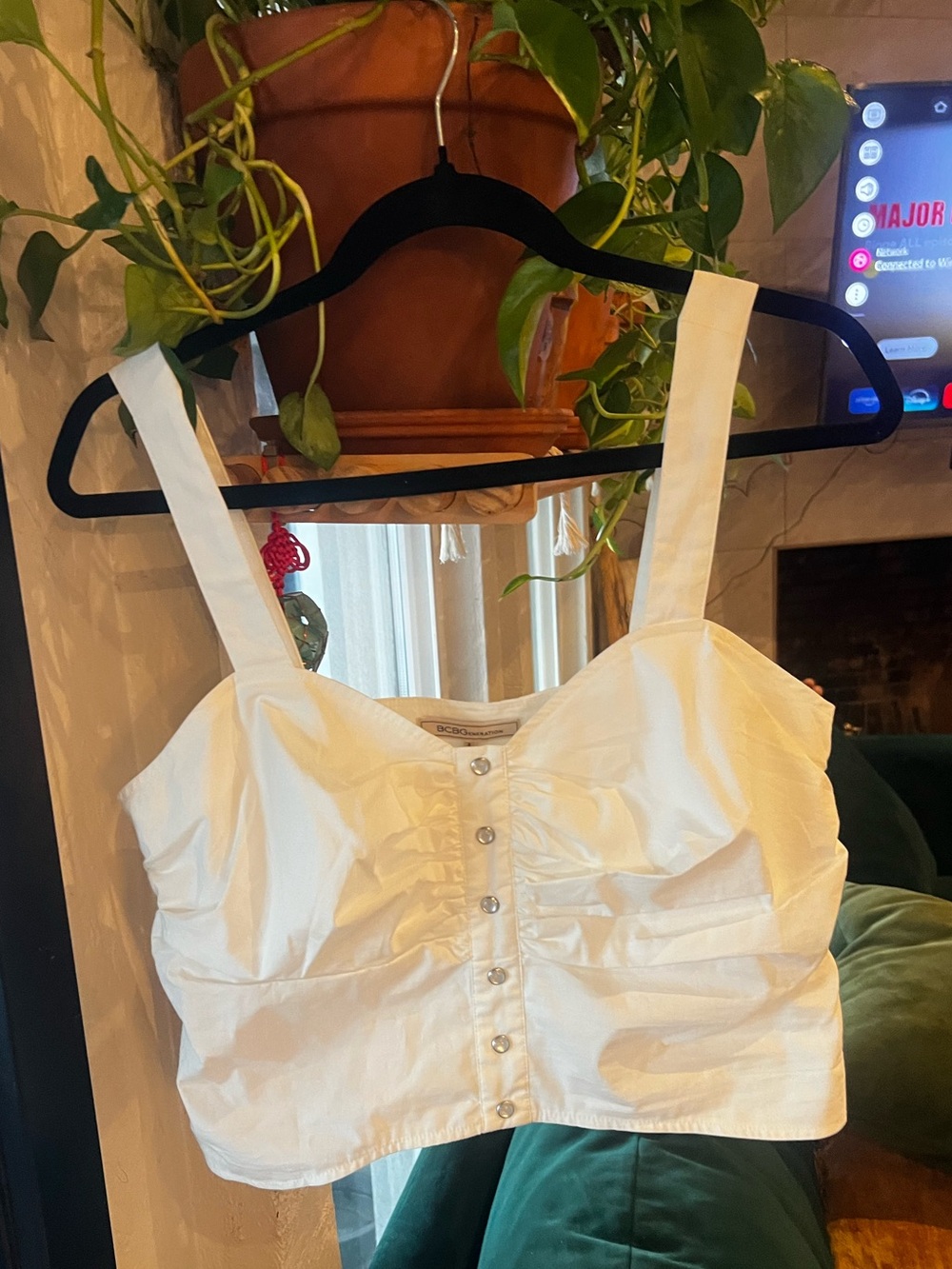BCBGeneration White Button-Front Ruching Crop Top